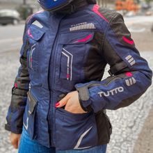 JAQUETA-TUTTO-MOTO-EVEREST-Lady-Parka-PretoAzulRosa--8-