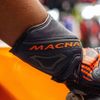 LUVA-MACNA-POWERTRACK-PRETO-LARANJA-AZUL--5- LUVA-MACNA-POWERTRACK-PRETO-LARANJA-AZUL--5-