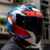 capacete-nzi-go-rider-quadri-preto-vermelho-azul--21-.jpg capacete-nzi-go-rider-quadri-preto-vermelho-azul--21-.jpg