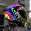 CAPACETE-NZI-TRENDY3-STREAM-CONNECTED-VIOLETA-VERMELHO-NEON--10-